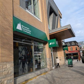 MEC Toronto - Approaching the store from the west - Outdoor Gear Near Me - Toronto, Ontario MEC Toronto - Approaching the store from the west - Outdoor Gear Near Me - Toronto, Ontario