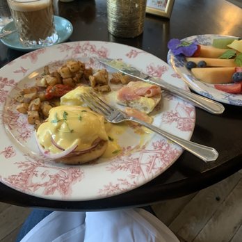 Little Hen - Salmon Benedict - Breakfast & Brunch Near Me - Miami, Florida Little Hen - Salmon Benedict - Breakfast & Brunch Near Me - Miami, Florida