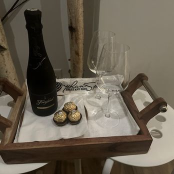 Yihan Spa - Champagne toast after massage and facial - Massage Therapy Near Me - New York, New York Yihan Spa - Champagne toast after massage and facial - Massage Therapy Near Me - New York, New York