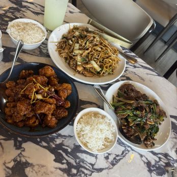 Panda Inn - Orange chicken, Lo Mein Noodles, ginger ale - Chinese Near Me - Pasadena, California Panda Inn - Orange chicken, Lo Mein Noodles, ginger ale - Chinese Near Me - Pasadena, California