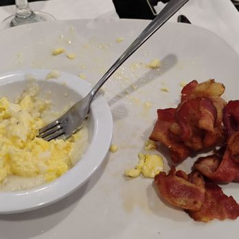 Linq Breakfast & Brunch Bar - I ordered French Toast eggs & bacon. (my French toast was over cooked) & the shrimp & grits had too much orange seasoning - Breakfast & Brunch Near Me - Morrow, Georgia