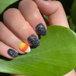 D’lux Nail Studio