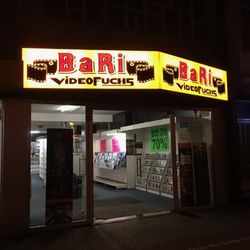 Videocenter BaRi - Außenansicht Abends