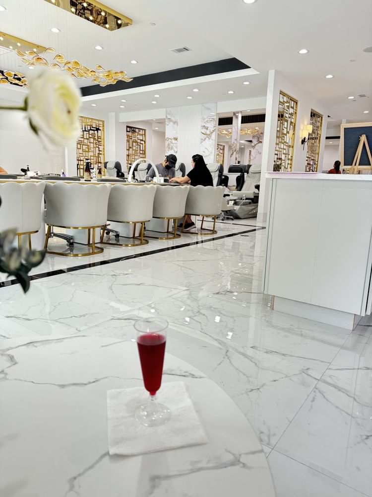 Sugar Polish Nail Bar - Poncey Highland Logo