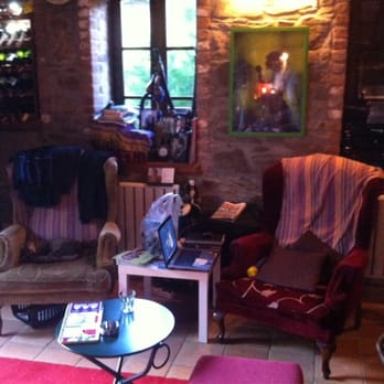 Üzüm Cafe - Downstairs lounge - Wine Bars Near Me - İzmir, 35