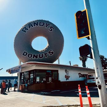 Randy's Donuts - Outside - Donuts Near Me - Inglewood, California
