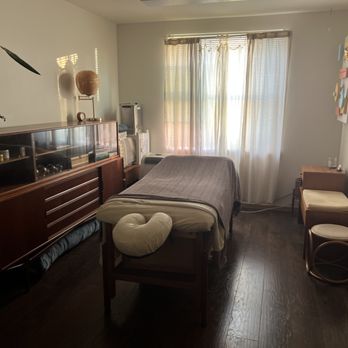 Anatomia Physical Medicine - Massage Treatment Space - Massage Therapy Near Me - Seattle, Washington Anatomia Physical Medicine - Massage Treatment Space - Massage Therapy Near Me - Seattle, Washington