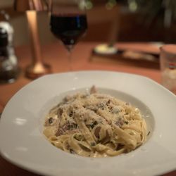 La Rughetta - Gelbe Tagliatelle mit saisonalen Pilzen