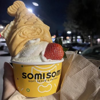 Somisomi - Milk & milk tea swirl w/ custard filled taiyaki cone. Strawberry & graham cracker toppings. - Ice Cream & Frozen Yogurt Near Me - Pleasanton, California Somisomi - Milk & milk tea swirl w/ custard filled taiyaki cone. Strawberry & graham cracker toppings. - Ice Cream & Frozen Yogurt Near Me - Pleasanton, California
