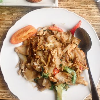 Basilic Essentially Thai - Pad Kee Mao - Thai Near Me - Seattle, Washington Basilic Essentially Thai - Pad Kee Mao - Thai Near Me - Seattle, Washington