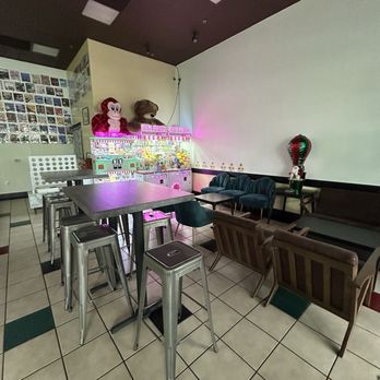 4Seasons Tea Cafe - The interior of the place with a chill hangout spot - Bubble Tea Near Me - Anaheim, California