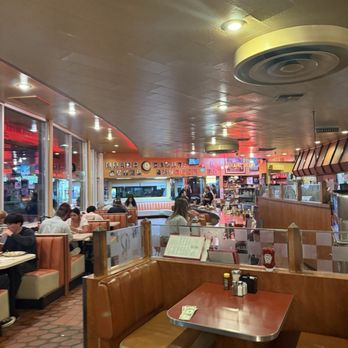 Bob’s Big Boy - interior - American Near Me - Burbank, California
