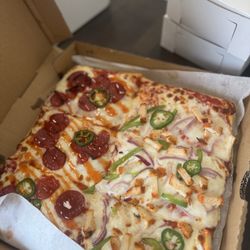 Firin Bakery & Pizzeria - Chicken tikka pizza Beef pepperoni pizza Hot honey drizzle