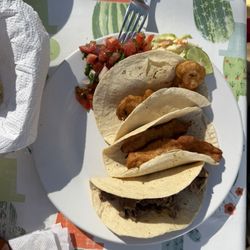 Mariscos y Antojitos Brisa - Mixed Tacos