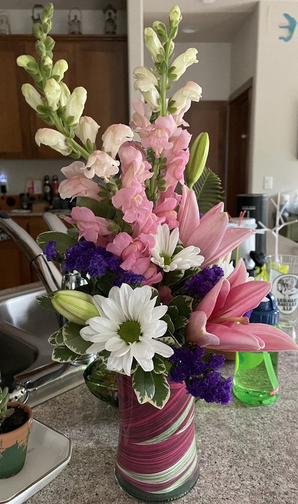 SUSIE’S MEDFORD FLOWER SHOP Updated April 2024 31 Photos & 22