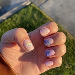 The Nail Lounge - Gel manicure