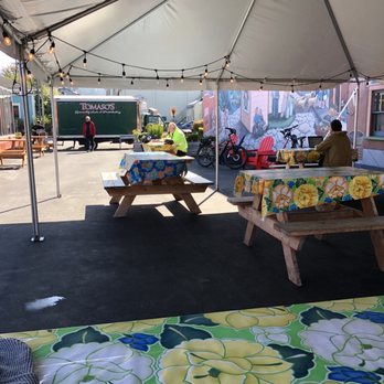 Los Bagels - Outdoor seating - Bakeries Near Me - Arcata, California Los Bagels - Outdoor seating - Bakeries Near Me - Arcata, California