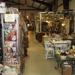 Wagon Wheel Antique Mall - 12,000+ sq. ft.  and 70+ booths.  Antiques, vintage and collectibles. No crafts or new.