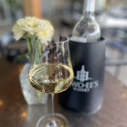 Two EE's Winery - Bottle and glass of Riesling