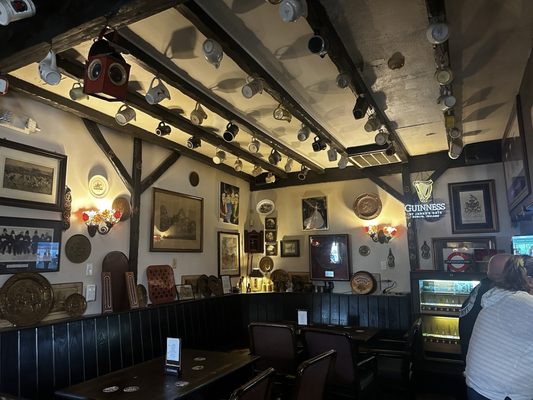 Crown & Anchor English Pub by null