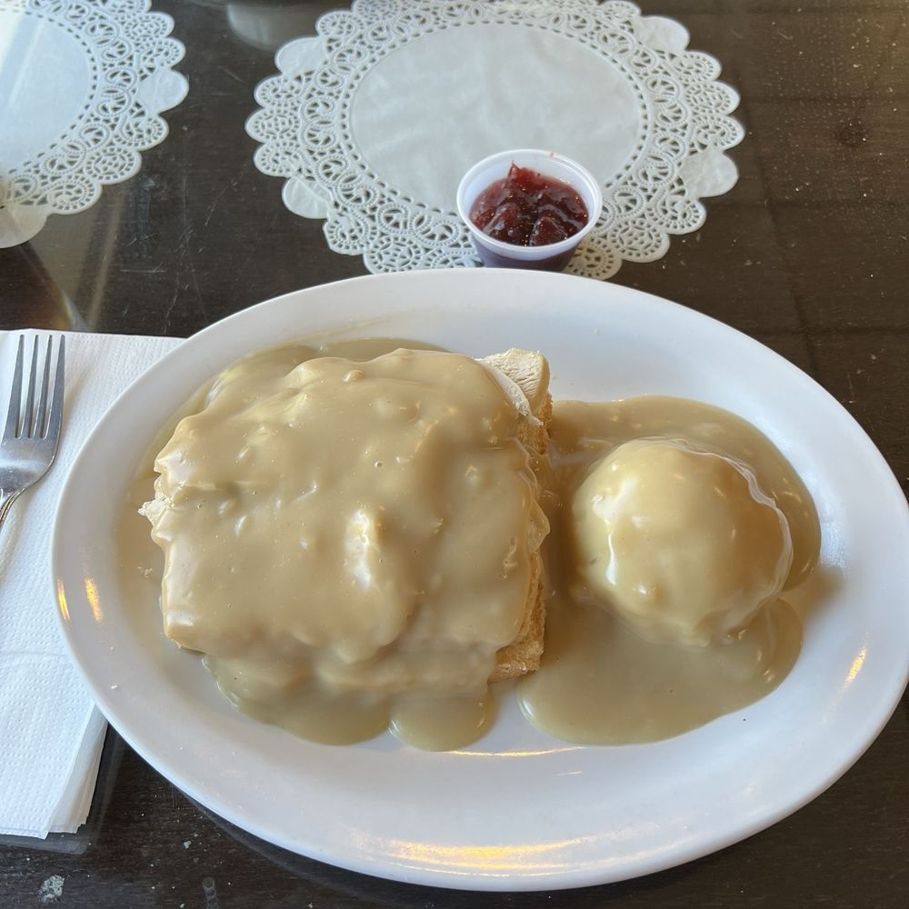 M & M Restaurant & Lounge - Hot turkey sandwich with mashed potatoes - American Near Me - Gresham, Oregon M & M Restaurant & Lounge - Hot turkey sandwich with mashed potatoes - American Near Me - Gresham, Oregon