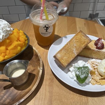Sweetory - Mango Bingsu OD Toasts - Mixed custard fillings (1 x pandan custard & 1 x Thai tea custard) - Desserts Near Me - Jackson Heights, New York Sweetory - Mango Bingsu OD Toasts - Mixed custard fillings (1 x pandan custard & 1 x Thai tea custard) - Desserts Near Me - Jackson Heights, New York