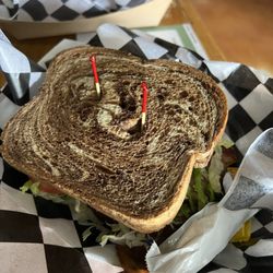 Pickles Pub - BACON CHEDDAR BURGER