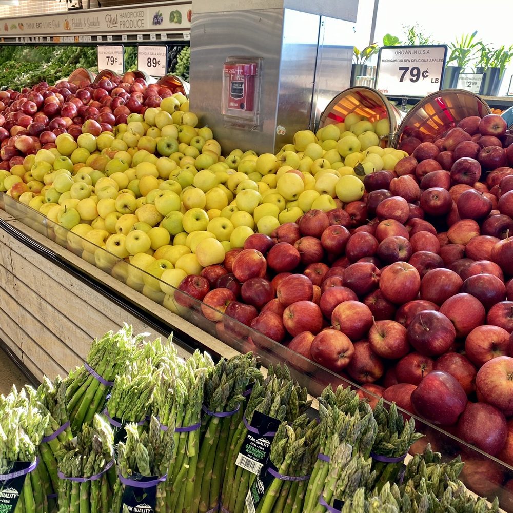Pete's Market - Apple varieties and Asparagus - Grocery Near Me - Evergreen Park, Illinois
