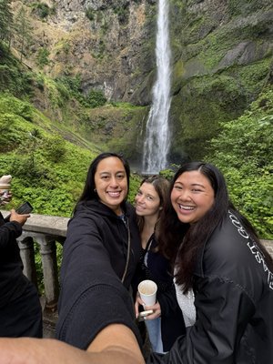 Multnomah Falls by null