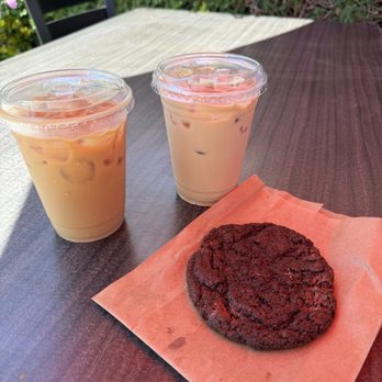 The Boy & The Bear - Nordic cold brew latte, vanilla latte, chocolate cookie - Coffee & Tea Near Me - Los Angeles, California The Boy & The Bear - Nordic cold brew latte, vanilla latte, chocolate cookie - Coffee & Tea Near Me - Los Angeles, California