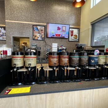 Wawa - a coffee bar with a variety of coffee machines - Gas Stations Near Me - Largo, Florida