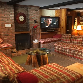 Kitzhof Inn - Fireplace Lounge - Ski Resorts Near Me - West Dover, Vermont Kitzhof Inn - Fireplace Lounge - Ski Resorts Near Me - West Dover, Vermont