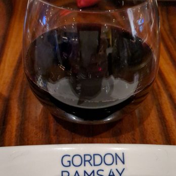 Gordon Ramsay Burger Las Vegas - Meomi Pinot noir - Burgers Near Me - Las Vegas, Nevada Gordon Ramsay Burger Las Vegas - Meomi Pinot noir - Burgers Near Me - Las Vegas, Nevada