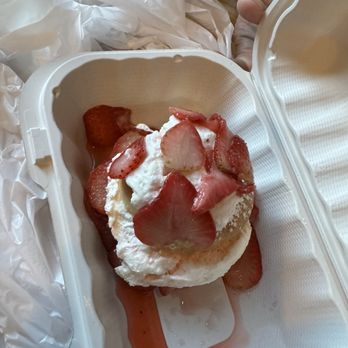 Castle Cafe - Strawberry shortcake - Bars Near Me - Castle Rock, Colorado