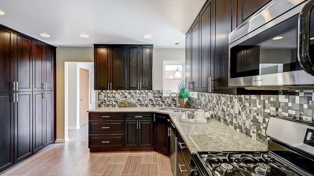 Apex Granite Outlet - countertop fabricator in Bakersfield, CA