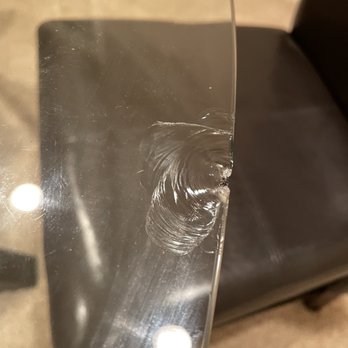 Moving SCV - Damaged dining table glass top - Movers Near Me Moving SCV - Damaged dining table glass top - Movers Near Me