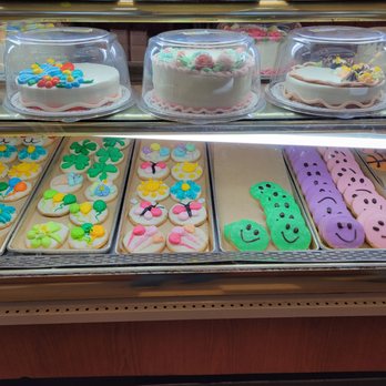 Servatii - Bakery case - Delis Near Me - Cincinnati, Ohio Servatii - Bakery case - Delis Near Me - Cincinnati, Ohio