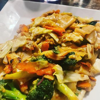 Charming Elephant - Drunken Noodles - Laotian Near Me - Baltimore, Maryland Charming Elephant - Drunken Noodles - Laotian Near Me - Baltimore, Maryland
