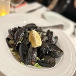 Tavern On the Hill - Muscles in White Wine