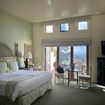 Tally Ho Inn - Hotels Near Me - Carmel, California