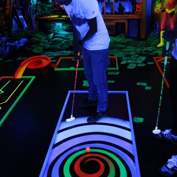 Schwarzlichthelden - Mini Golf Near Me - Mainz, RP