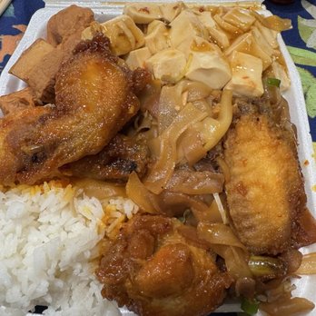 Nuoc Mia Vien Dong - 3 item combo. 1/2 rice 1/2 chow fun, wings, stewed pork w hard boiled egg, mapo tofu. - Vietnamese Near Me - Rosemead, California