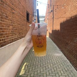 Peachy lychee tea with lychee jelly