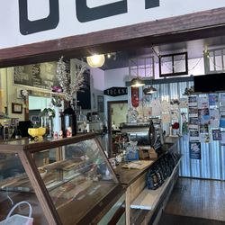 Tucknee Coffee Company - Inside counter