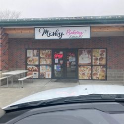 Misky Bakery - Front door