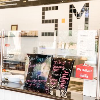 Salad Makers - Counter for orders - Vegetarian Near Me - Brentwood, California