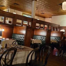 Ted's Montana Grill - Cozy booths