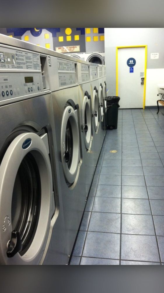 SANTA MONICA COIN LAUNDRY Updated September 2024 4537 Santa Monica