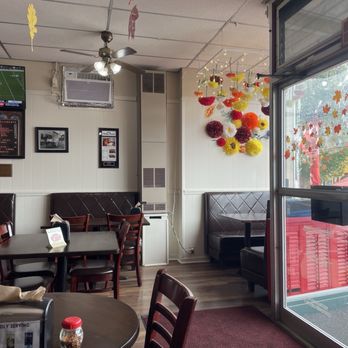 Buckland Pizza - Dining rood - Pizza Near Me - Shelburne Falls, Massachusetts