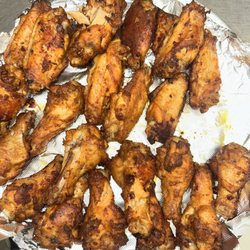 Valentino's Pizza - DELICIOUS WINGS